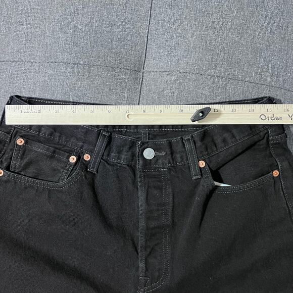 Levi 501 Jean Men 34x30 Black Denim Straight Leg Button Fly (30x29 see photos) - Picture 6 of 7